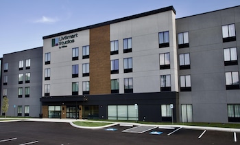 livsmart studios by hilton clarksville