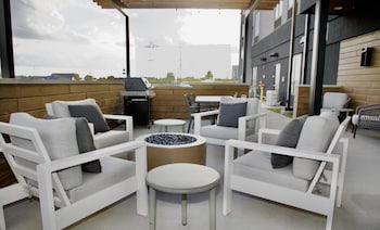 livsmart studios by hilton clarksville