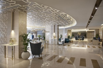 Two Seasons Hotel & Apartments,,4 star