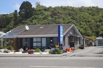 sierra beachfront motel