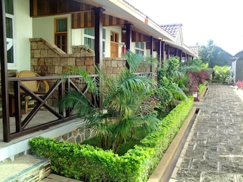Cassiopeia Hotel,Inle Lake>>Heho,3.5 star