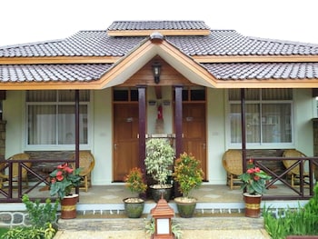 Cassiopeia Hotel,Inle Lake>>Heho,3.5 star