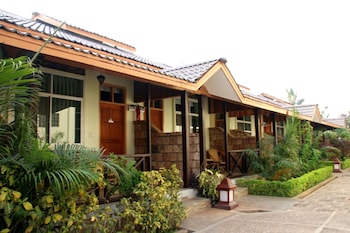 Cassiopeia Hotel,Inle Lake>>Heho,3.5 star