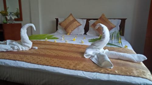 n joy inn