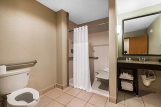 Comfort Suites Tampa Airport North,Egypt Lake-Leto>>Beach Walk,3 star