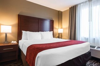 Comfort Suites Tampa Airport North,Egypt Lake-Leto>>Beach Walk,3 star