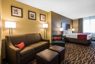 Comfort Suites Tampa Airport North,Egypt Lake-Leto>>Beach Walk,3 star