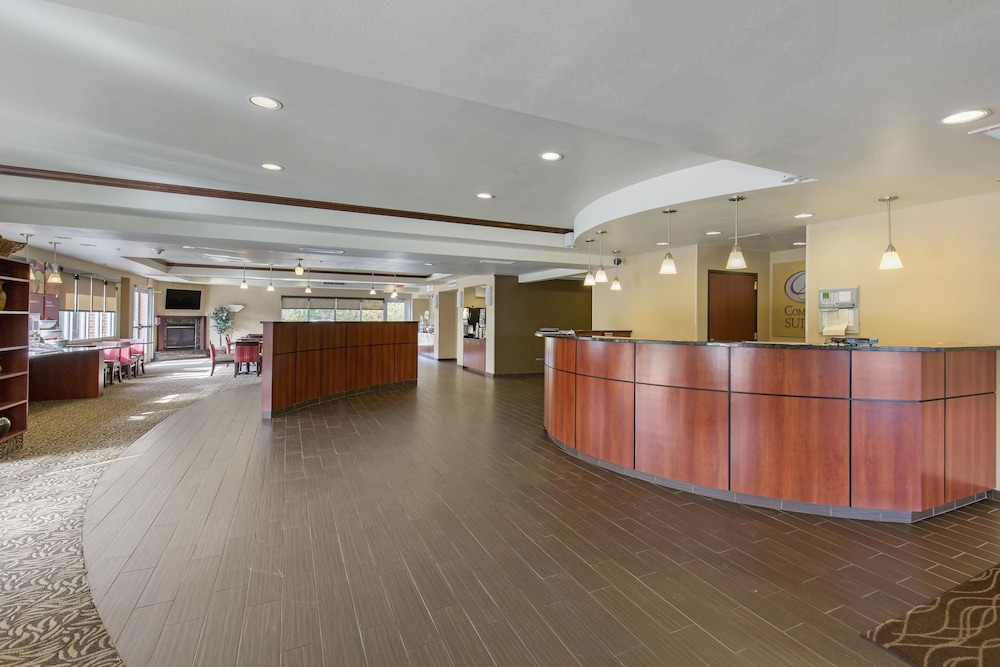 comfort suites seaford
