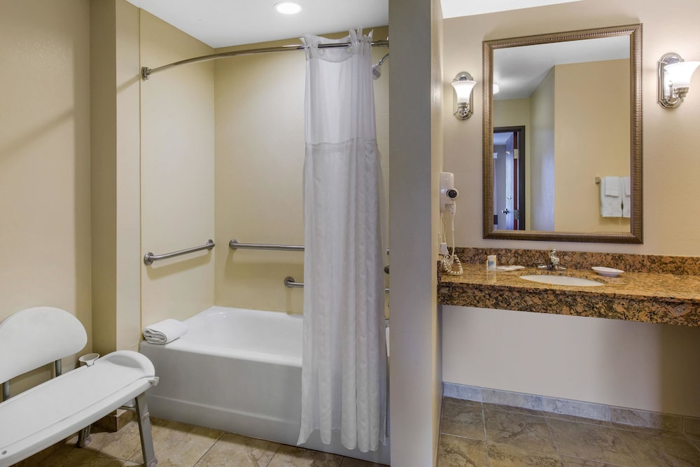 comfort suites seaford