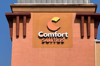 comfort suites seaford