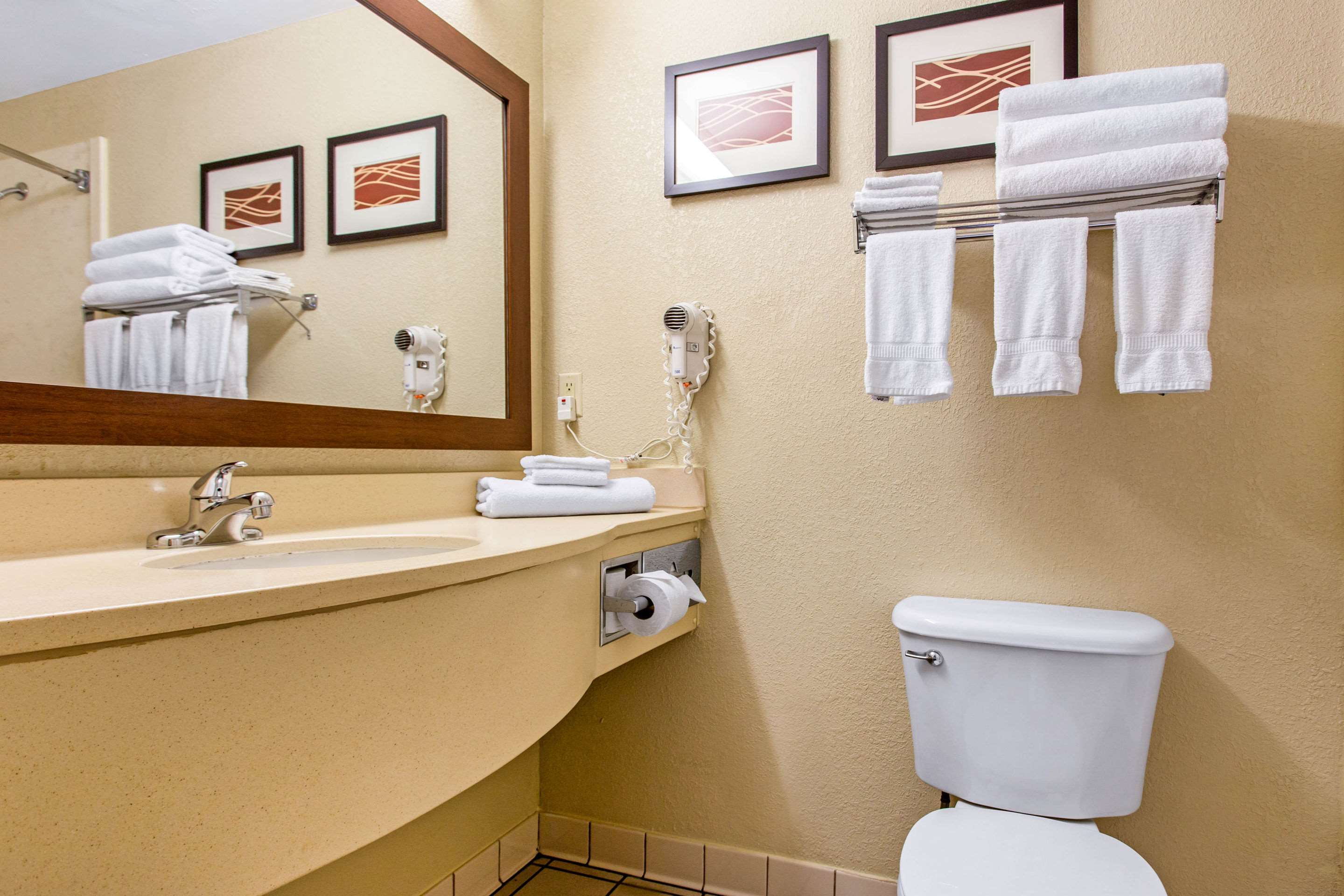 comfort suites wilmington near downtown