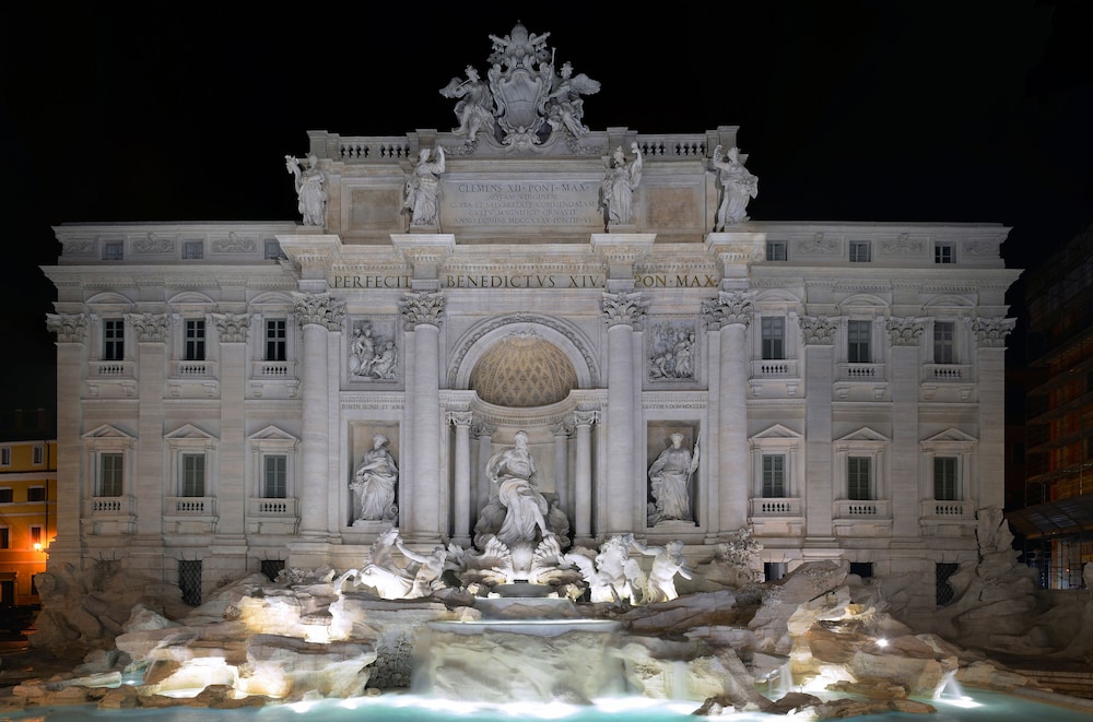 town house fontana di trevi