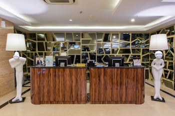 Royal Regantris Cendana ,Jalan Kombes Pol. M. Duryat No. 6 Tegalsari,3 star