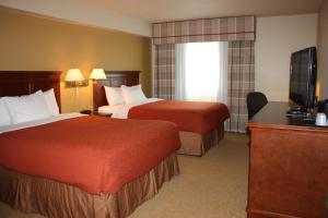 Travelodge Suites By Wyndham Regina / Eastgate Bay,Regina>>Emerald Park,2 star