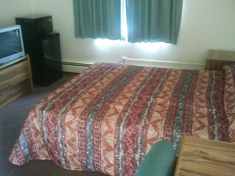 country manor motel watkins