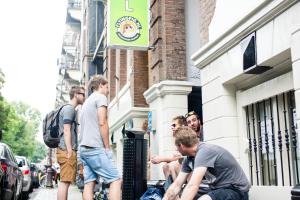 The Flying Pig Uptown Hostel photo 3