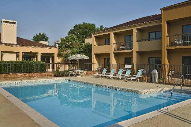 courtyard by marriott richmond west