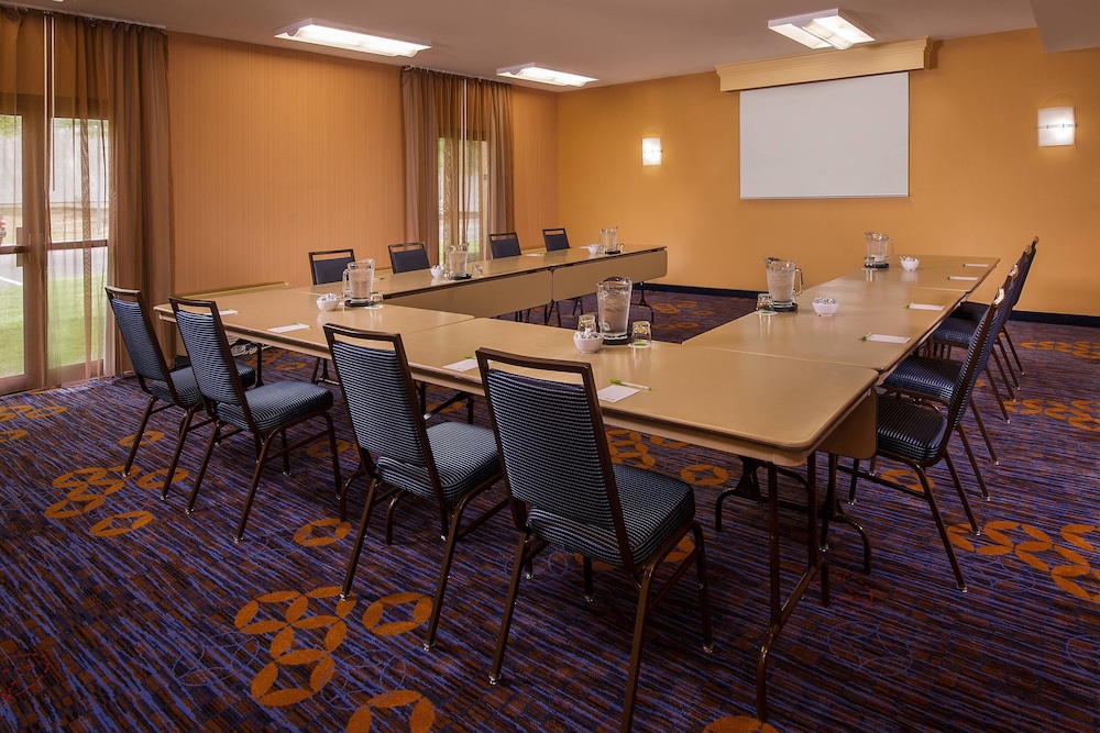 courtyard by marriott richmond west