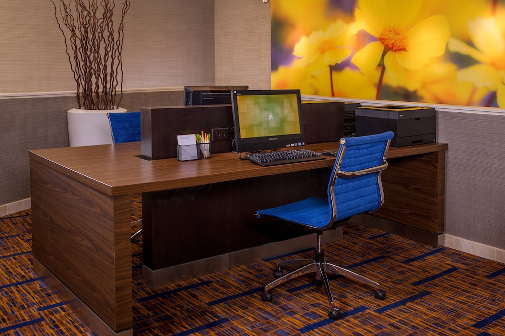 courtyard by marriott richmond west