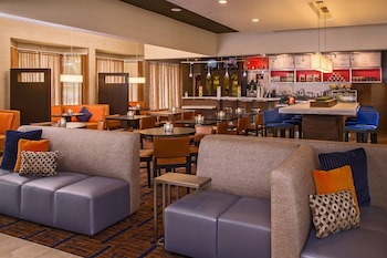 courtyard by marriott richmond west