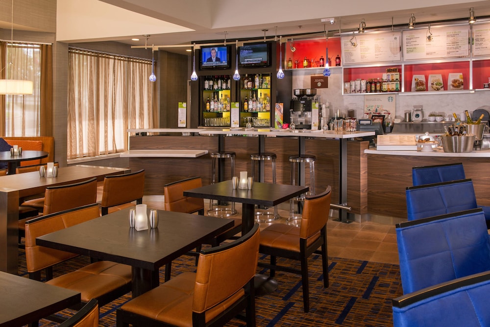 courtyard by marriott richmond west