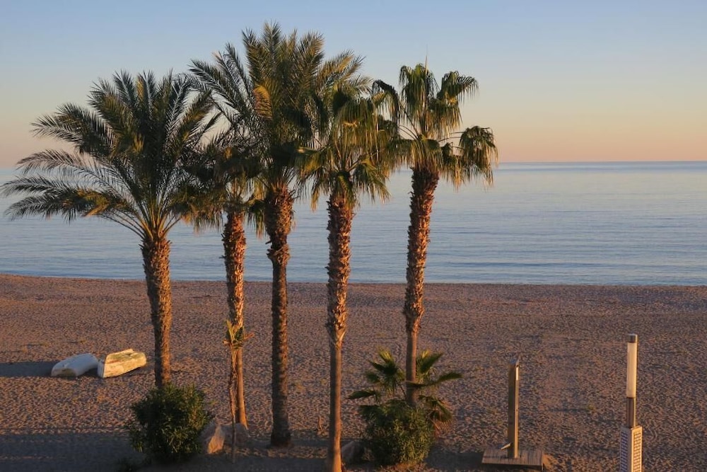 hotel alboran