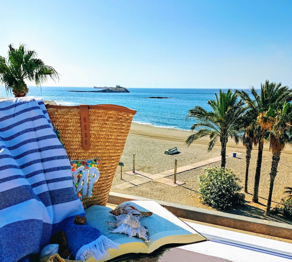 hotel alboran