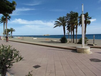 hotel alboran