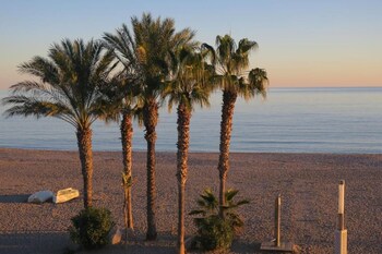 hotel alboran