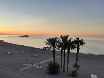 hotel alboran