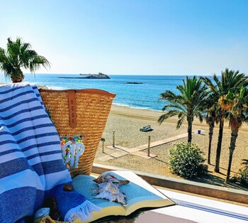 hotel alboran