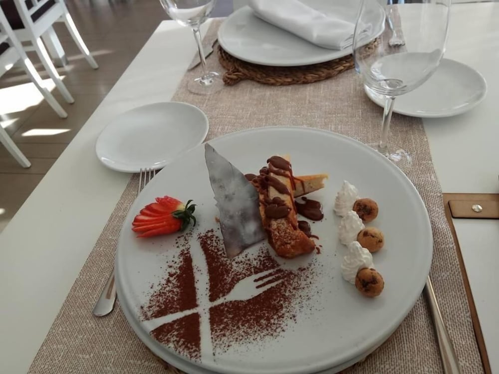 hotel alboran