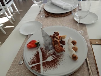 hotel alboran