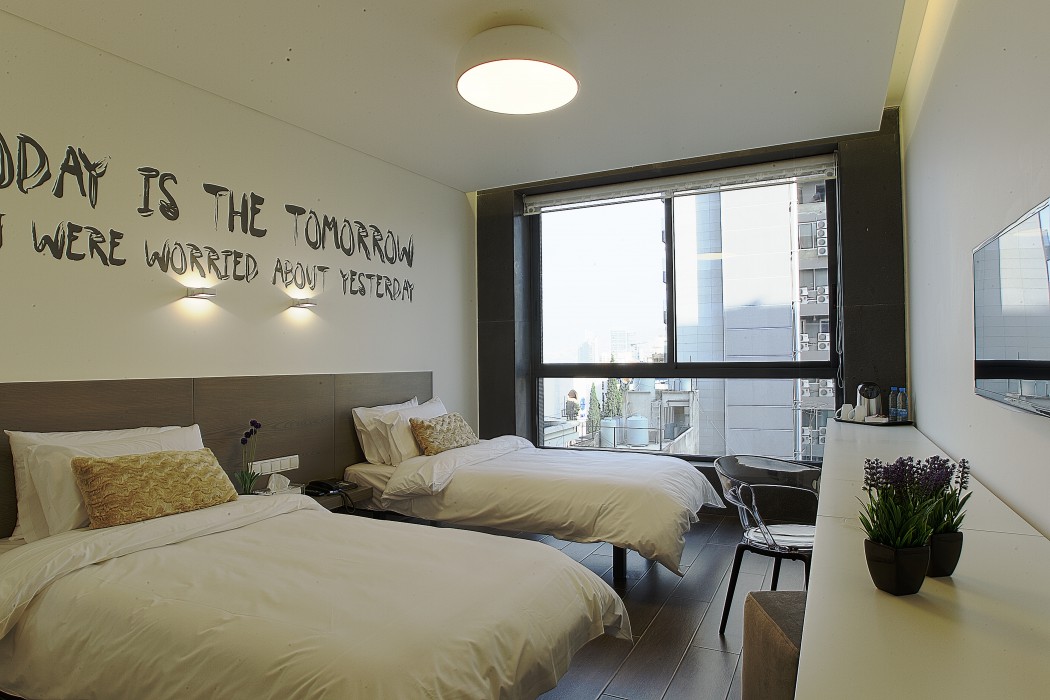 three onine urban house