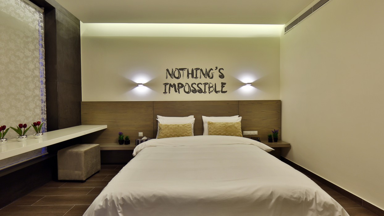 three onine urban house