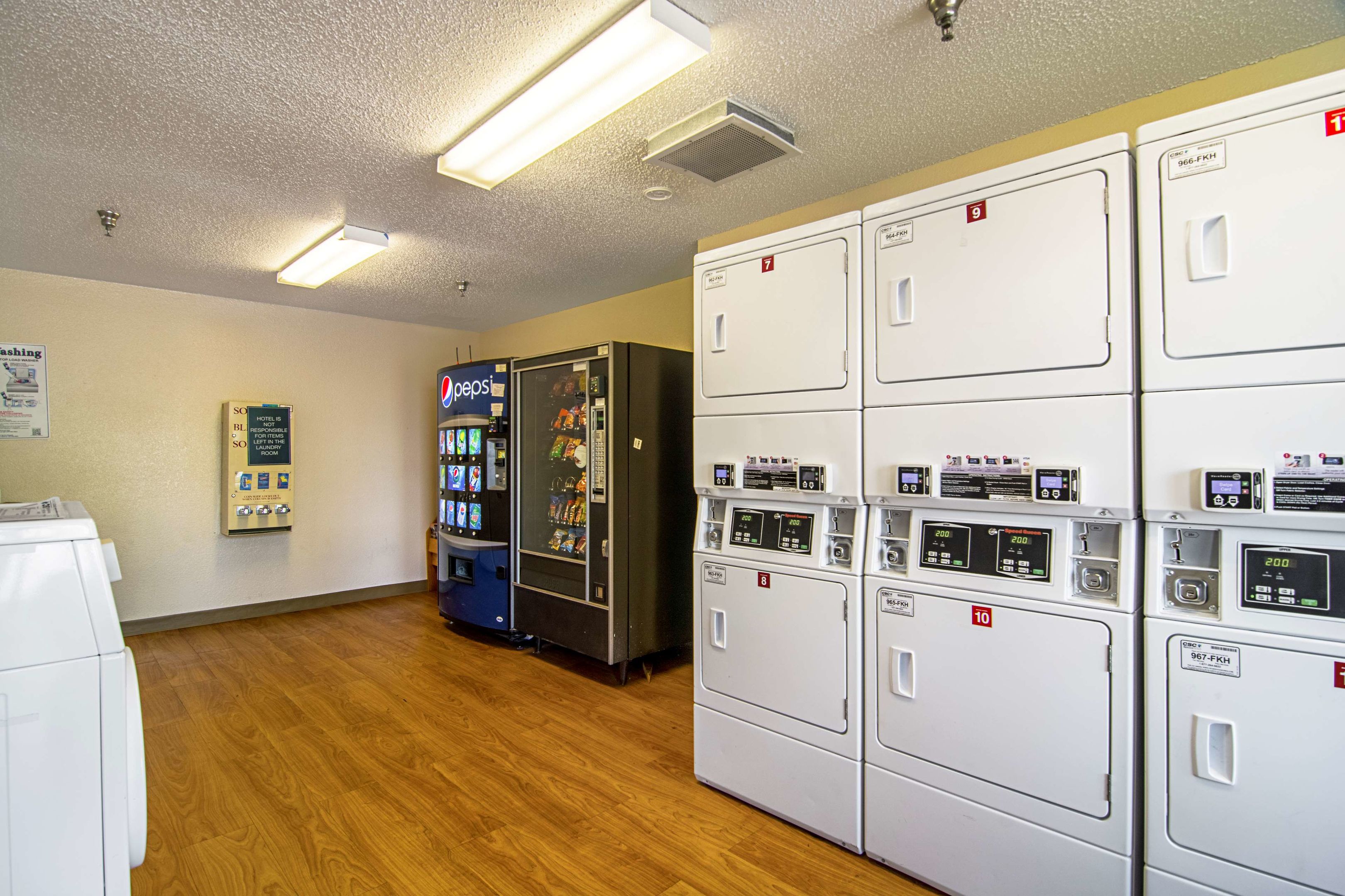 hometowne studios by red roof chicago waukegan