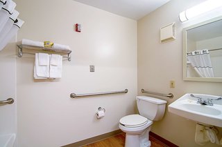 hometowne studios by red roof chicago waukegan
