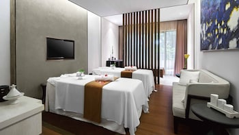 crowne plaza hailing island by ihg