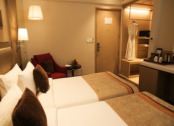 Grand Mercure,Fatehabad Road,5 star