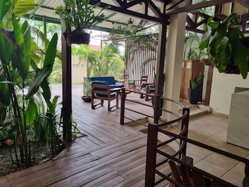 Sea Tower Hotel,Limon>>Cahuita,2 star