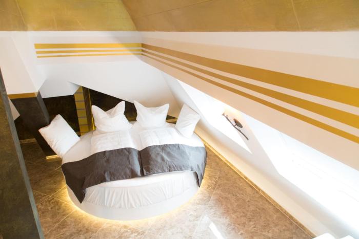 alpha and omega hotel