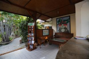 Fat Yogi Cottages,Kuta>>Bali,3 star