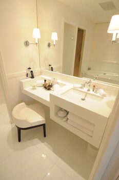 villa clarisse and spa by olivier claire
