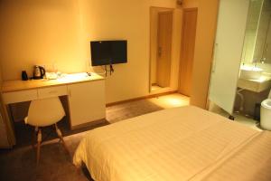 fish inn east nanjing road