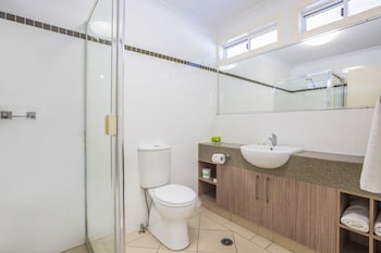 nightcap at golden beach tavern