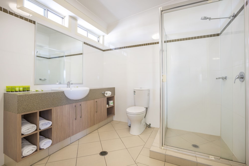 nightcap at golden beach tavern