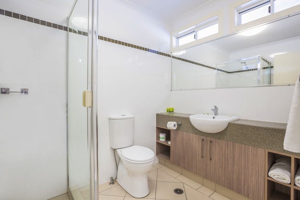 nightcap at golden beach tavern