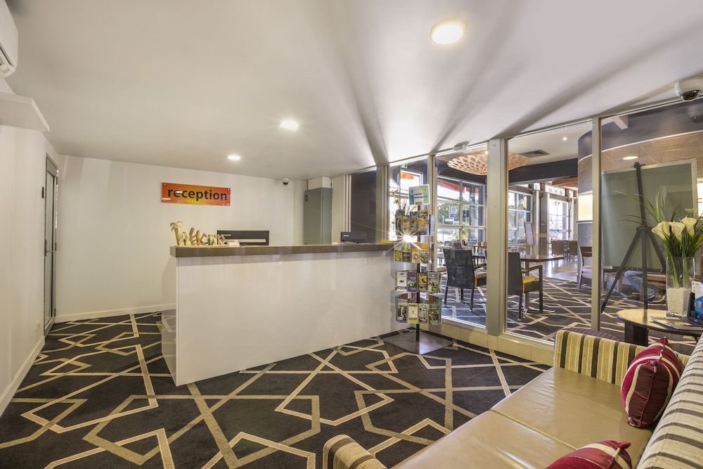 nightcap at golden beach tavern