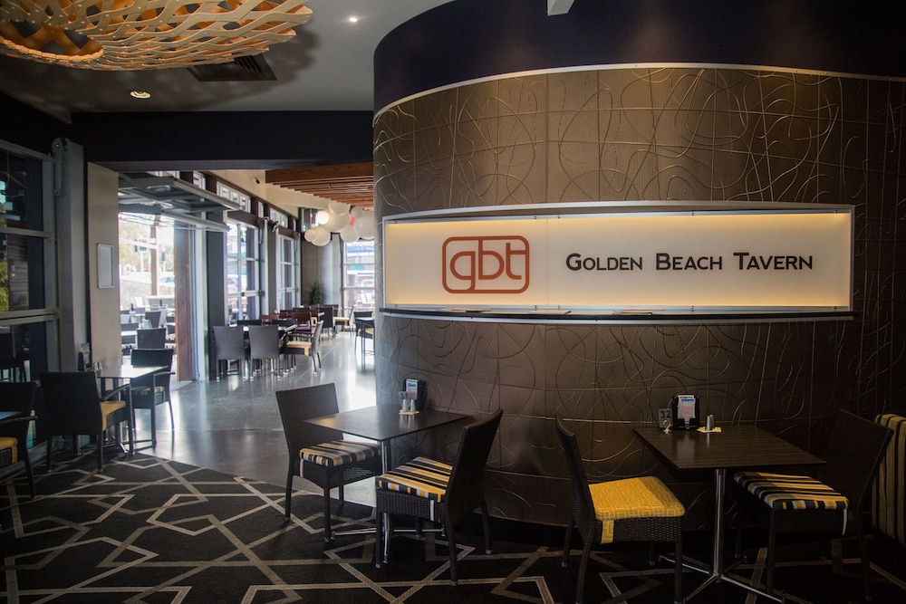 nightcap at golden beach tavern