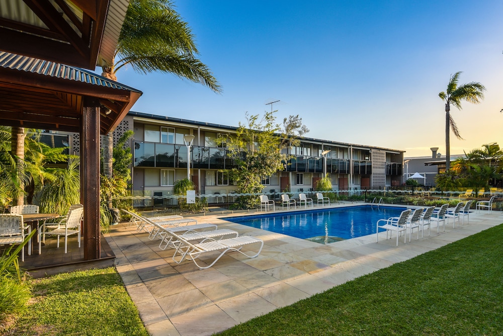 nightcap at golden beach tavern